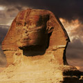 Le Sphinx sous un ciel orageux